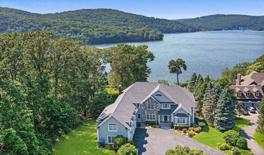 266 Great Plain Rd, Danbury, CT 06811 - 4 Beds, 6 Bath