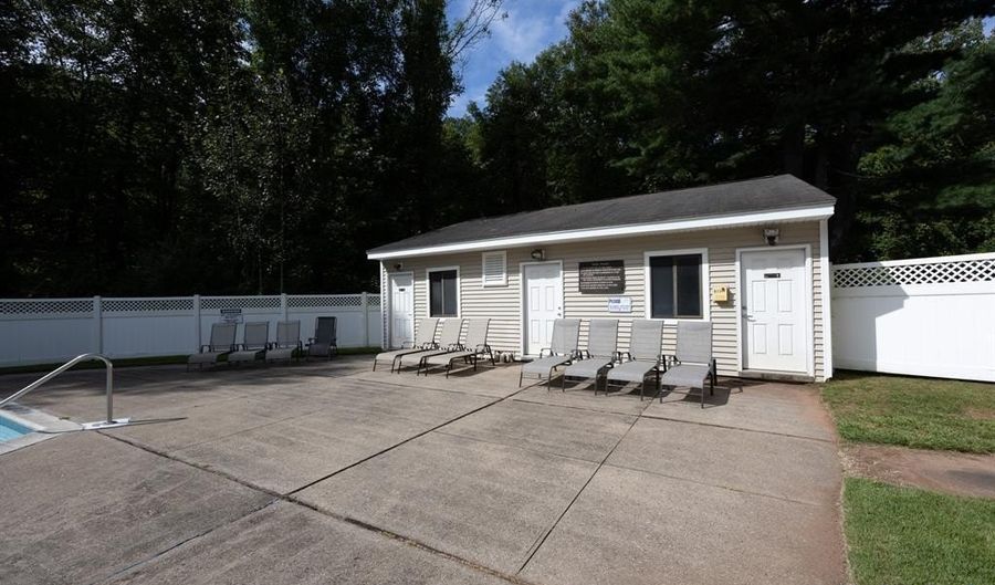 10 Ives Hill Ct 10, Cheshire, CT 06410 - 2 Beds, 3 Bath