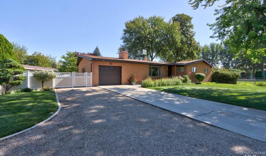 2106 N Cribbens St, Boise, ID 83713 - 4 Beds, 4 Bath