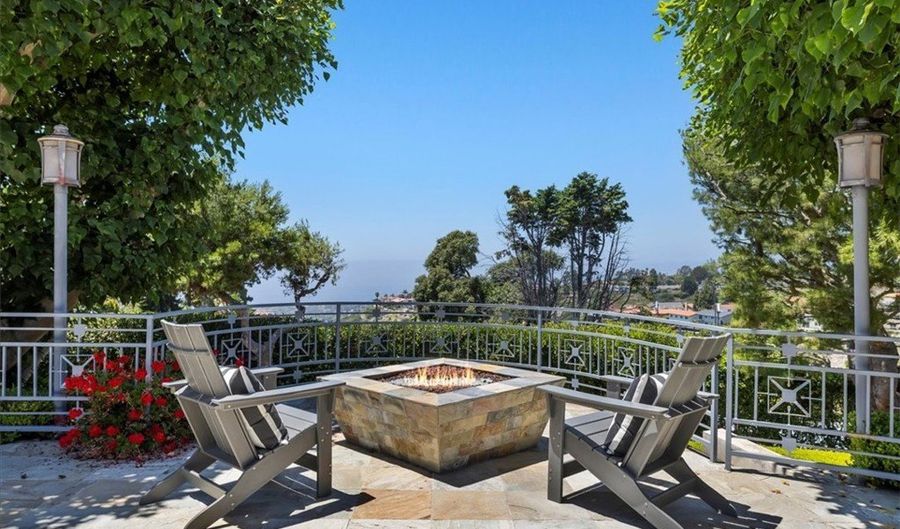 6883 Crest Rd, Rancho Palos Verdes, CA 90275 - 6 Beds, 5 Bath