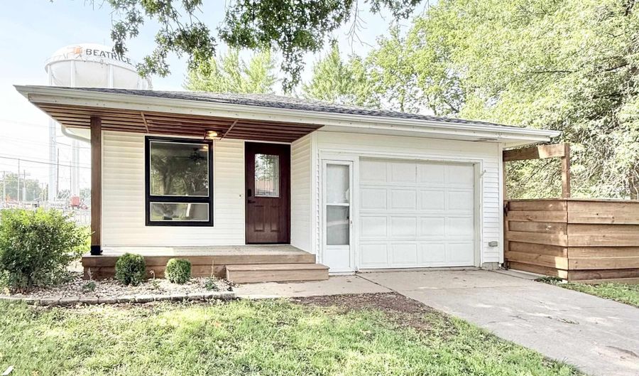 1907 Monroe St, Beatrice, NE 68310 - 3 Beds, 2 Bath
