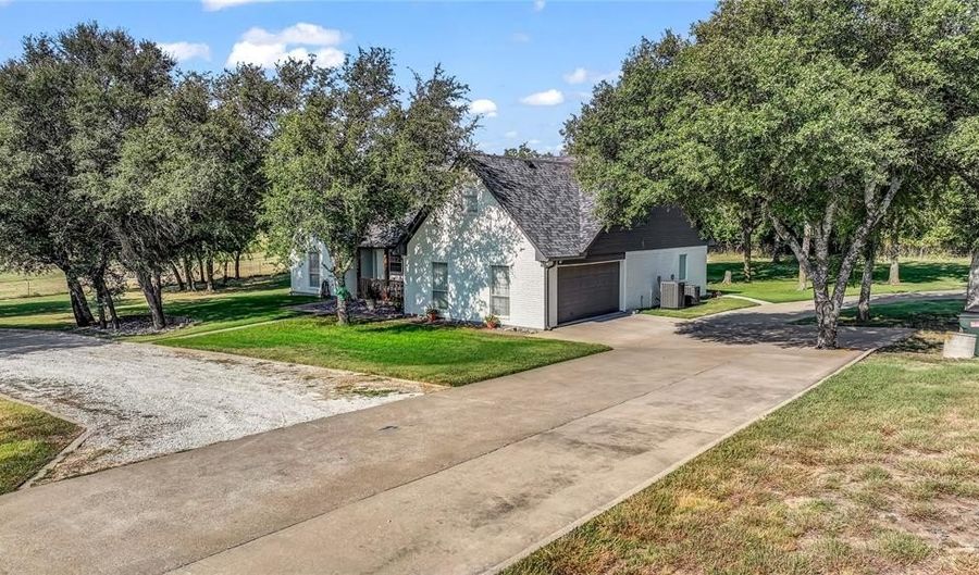 4321 Fm 920, Weatherford, TX 76088 - 4 Beds, 2 Bath