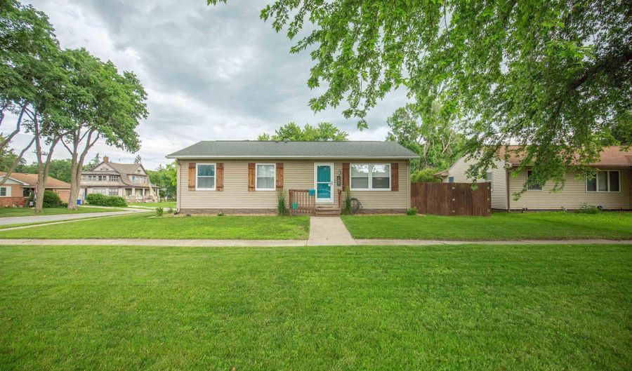 120 W College St, Algona, IA 50511 - 3 Beds, 2 Bath