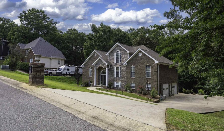 305 FOREST Pkwy, Alabaster, AL 35007 - 4 Beds, 3 Bath