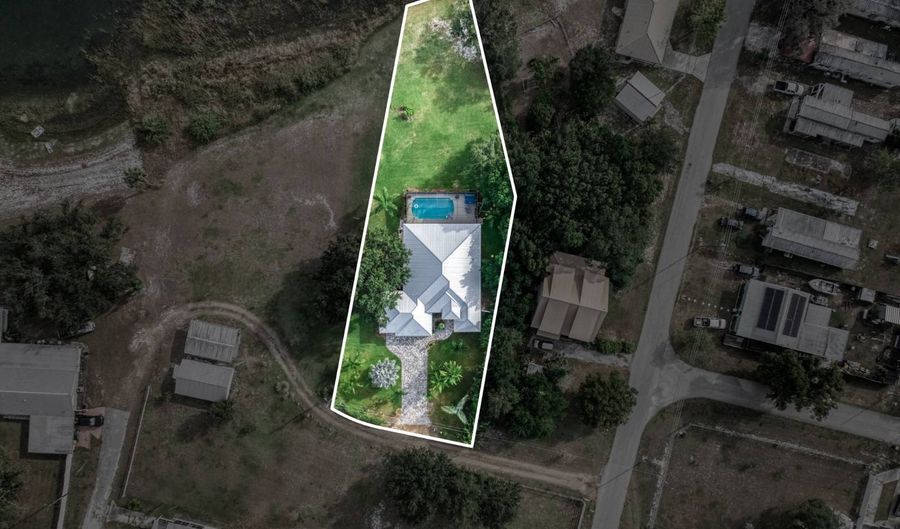 1560 N Oak Park Ave, Avon Park, FL 33825 - 3 Beds, 3 Bath