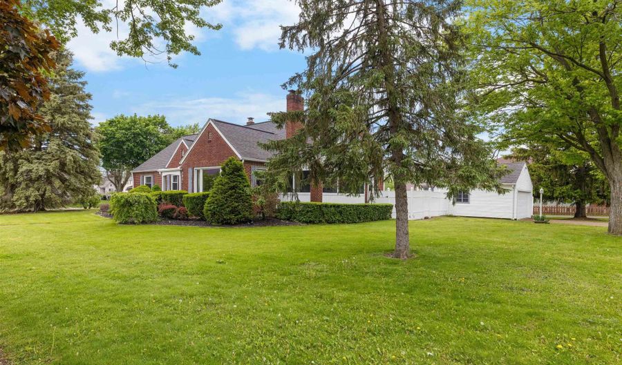 501 N Van Buren St, Auburn, IN 46706 - 5 Beds, 2 Bath