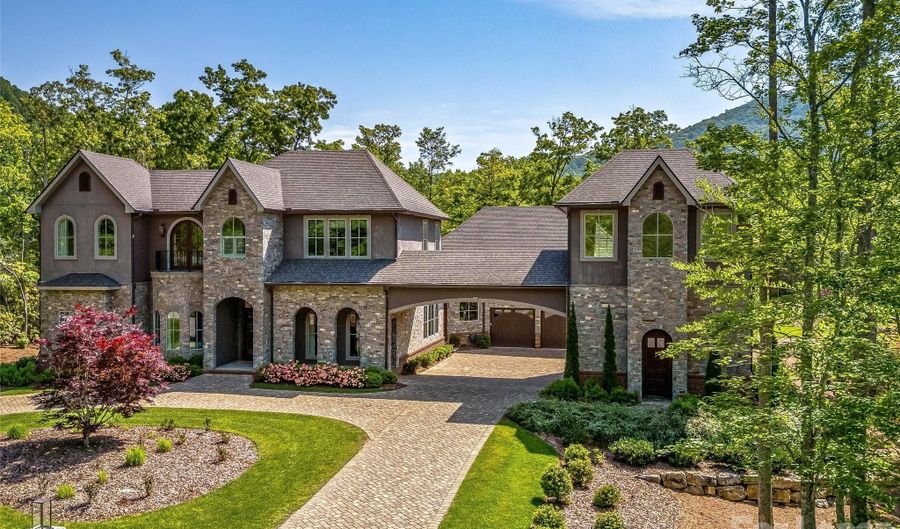 1905 White Tree Trl, Arden, NC 28704 - 4 Beds, 4 Bath