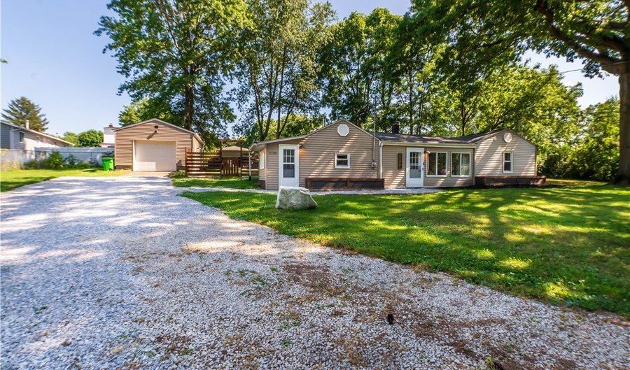 2730 Chelsea Dr, Akron, OH 44312 - 3 Beds, 2 Bath