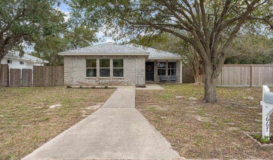 667 Lisa Ann, Aransas Pass, TX 78336 - 4 Beds, 2 Bath