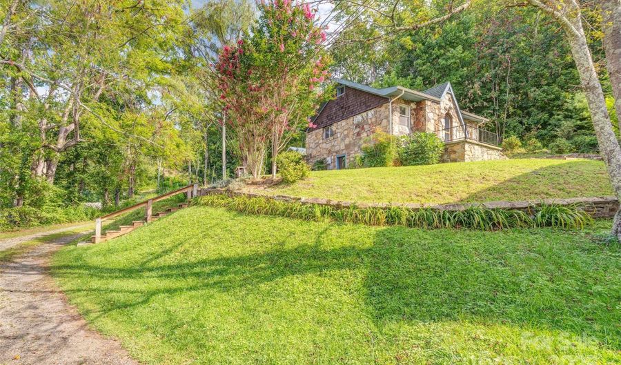 9 Koenig Way, Asheville, NC 28804 - 3 Beds, 3 Bath