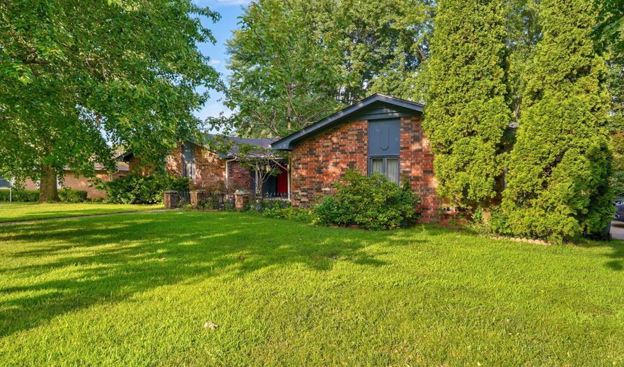 1626 Porter Ave, Aurora, MO 65605 - 4 Beds, 3 Bath
