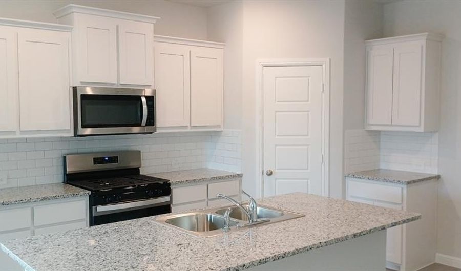 525 PENDLETON Ave, Keene, TX 76059 - 4 Beds, 3 Bath