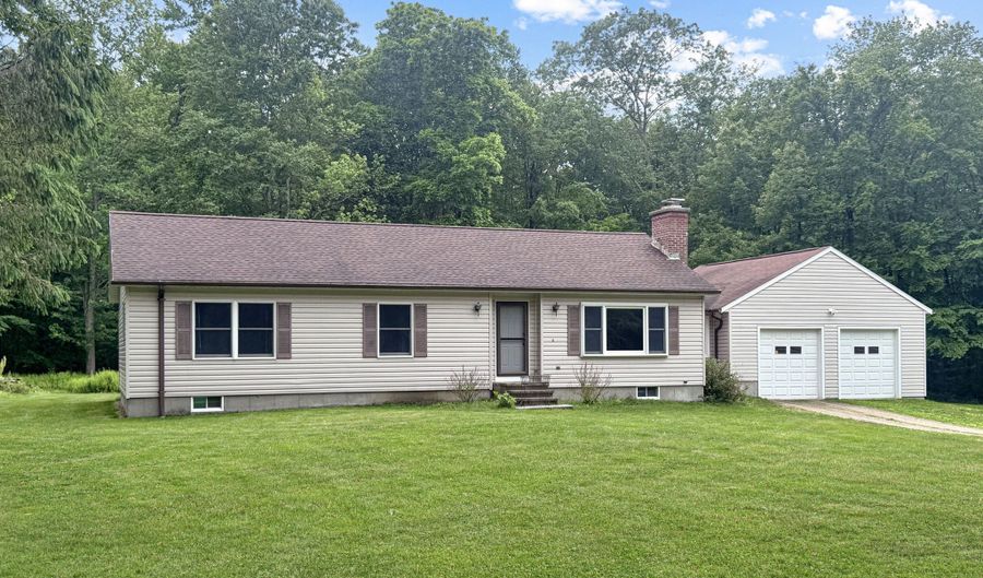 32 Starr Rd, Colchester, CT 06415 - 2 Beds, 2 Bath
