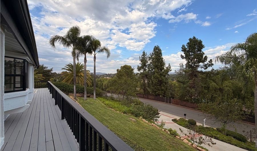 1677 S Hill Ave, Fallbrook, CA 92028 - 3 Beds, 5 Bath