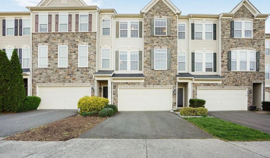25111 HUMMOCKY Ter, Aldie, VA 20105 - 3 Beds, 4 Bath