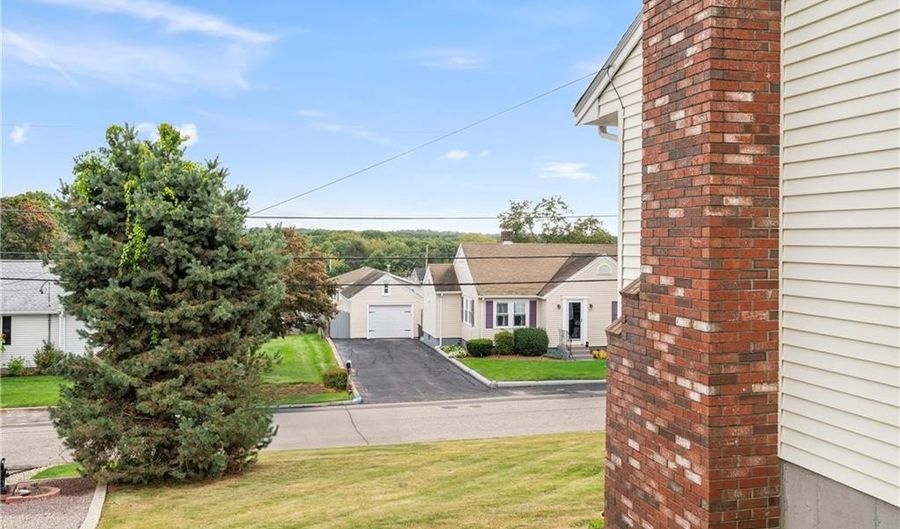 370 Bryant St, Cumberland, RI 02864 - 3 Beds, 1 Bath