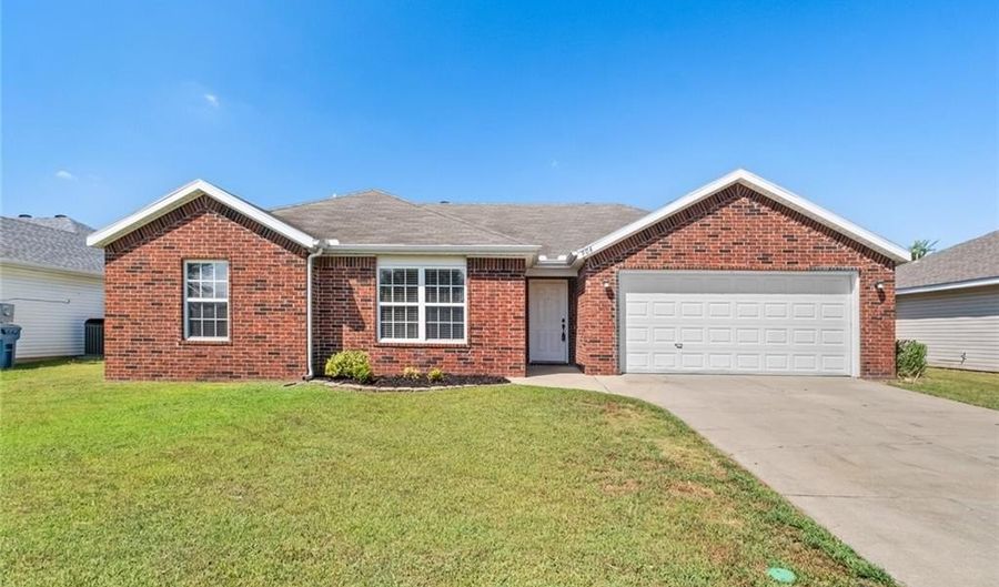 906 SW Summit Chase Rd, Bentonville, AR 72712 - 4 Beds, 2 Bath