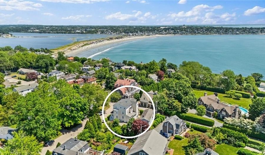 26 Cliff Ave 4, Newport, RI 02840 - 3 Beds, 2 Bath
