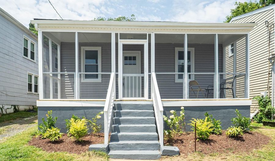 16 PAROLE St, Annapolis, MD 21401 - 2 Beds, 2 Bath