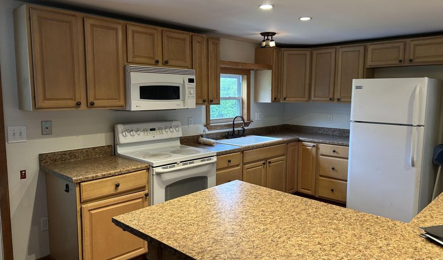 142 Abbott Rd, Albion, ME 04910 - 6 Beds, 2 Bath