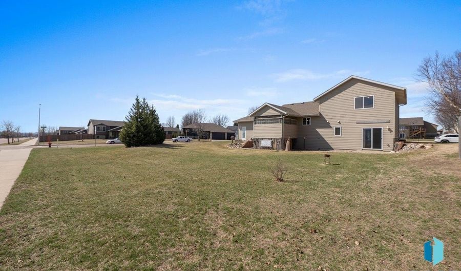 220 S Augusta Ave, Brandon, SD 57005 - 3 Beds, 2 Bath