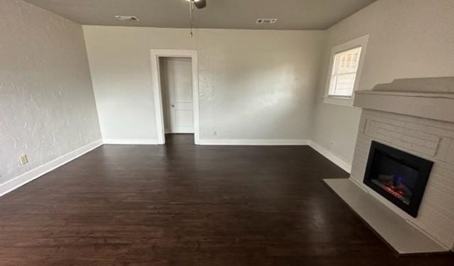 2425 S 5th St, Abilene, TX 79605 - 2 Beds, 1 Bath