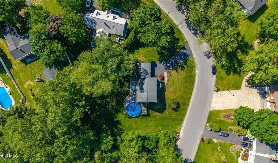 3 Fenway Dr, Albany, NY 12211 - 5 Beds, 3 Bath