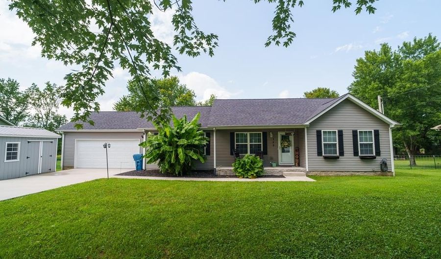 153 Chestnut St, Baxter, TN 38544 - 3 Beds, 2 Bath