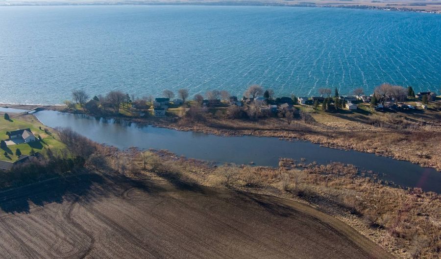 198 W Lake Dr, Arlington, SD 57212 - 3 Beds, 4 Bath