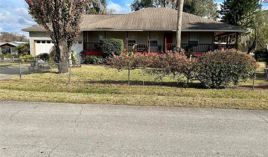 55730 HOLIDAY Cir, Astor, FL 32102 - 3 Beds, 2 Bath