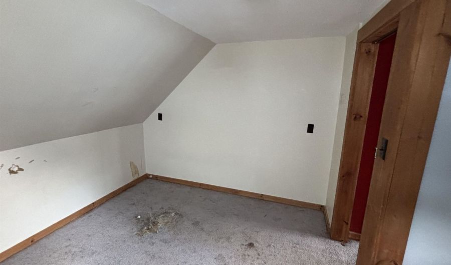 39 Abenaki Ln, Berlin, NH 03570 - 3 Beds, 1 Bath