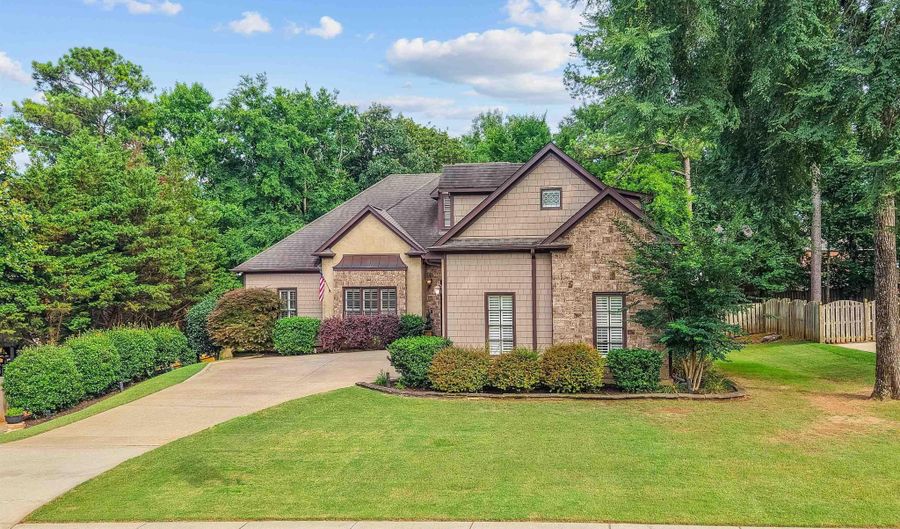 208 STERLING GATE Ln, Alabaster, AL 35007 - 5 Beds, 4 Bath