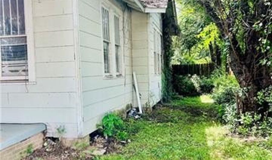 1760 ELLIOTT St, Alexandria, LA 71301 - 3 Beds, 1 Bath