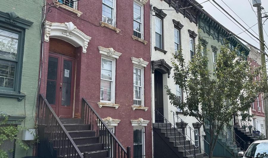 116 Lark St, Albany, NY 12210 - 6 Beds, 3 Bath