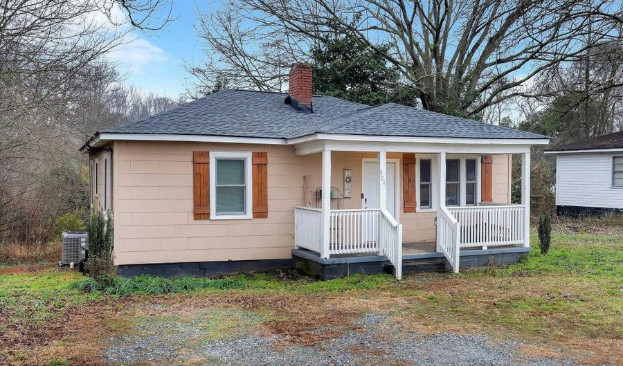 904 Anderson St, Belton, SC 29627 - 2 Beds, 1 Bath