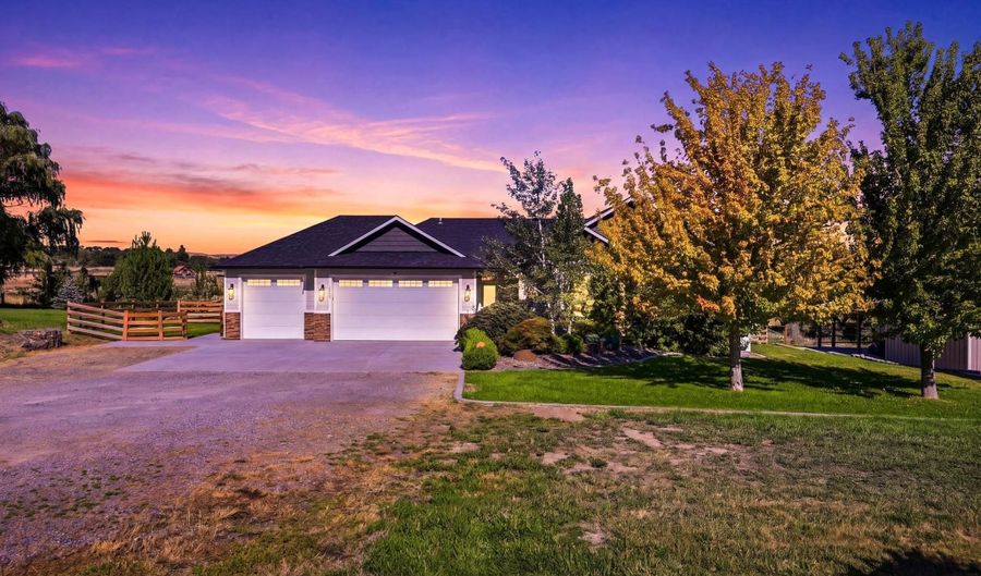 38205 N 114 Pr NW, Benton City, WA 99320 - 3 Beds, 2 Bath