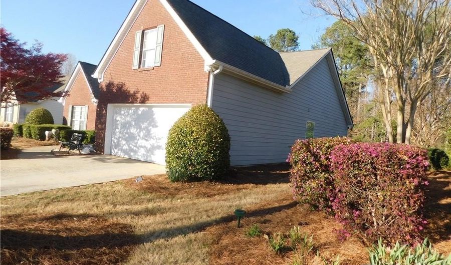 873 Port West Dr, Auburn, GA 30011 - 5 Beds, 2 Bath