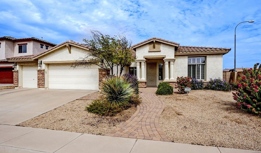 1858 E Coconino Dr, Chandler, AZ 85249 - 4 Beds, 3 Bath