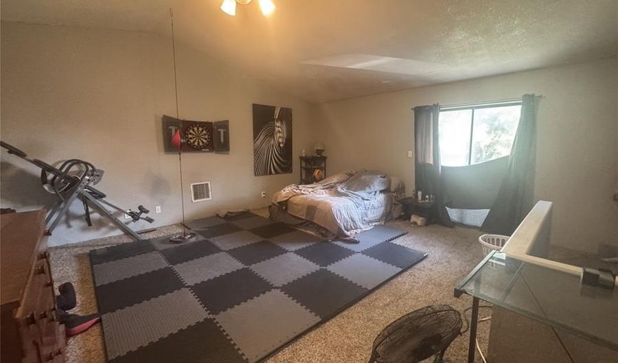 2807 McClain Rd, Ardmore, OK 73401 - 4 Beds, 2 Bath