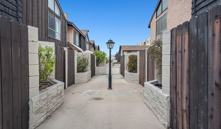 5465 Newcastle Ave 6, Encino, CA 91316 - 2 Beds, 3 Bath
