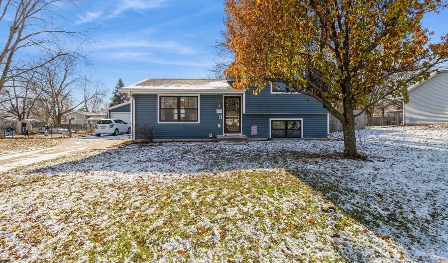 1020 7th St NW, Altoona, IA 50009 - 3 Beds, 2 Bath