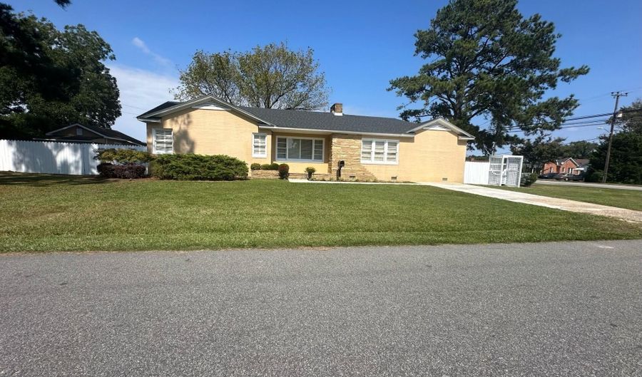 800 E Troy St, Ahoskie, NC 27910 - 3 Beds, 2 Bath