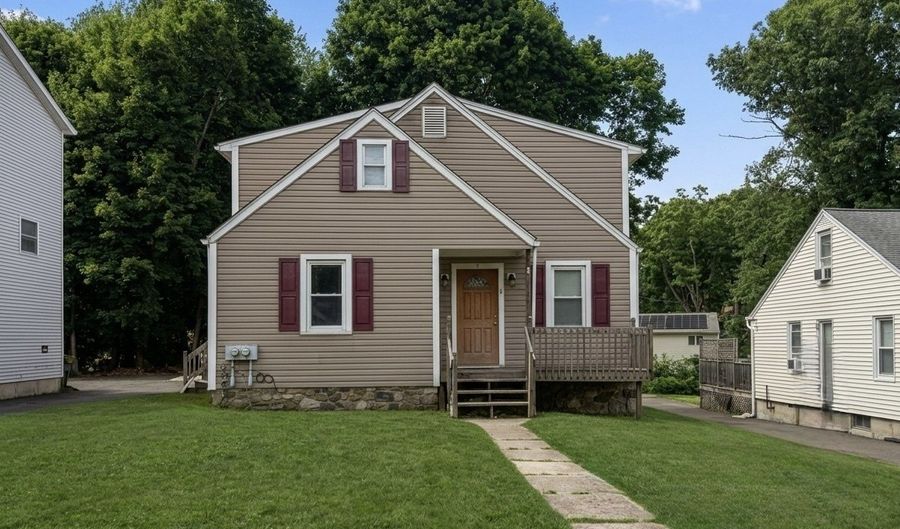 11 Belmont Cir, Danbury, CT 06810 - 4 Beds, 2 Bath