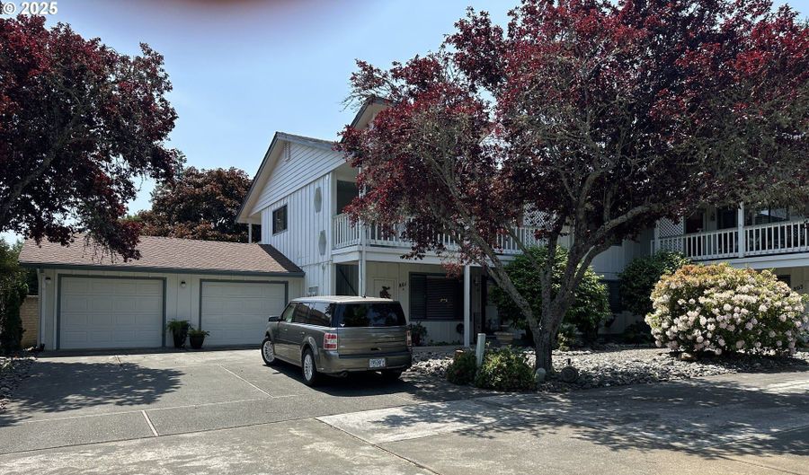 801 BROOKHAVEN Dr A, Brookings, OR 97415 - 2 Beds, 2 Bath