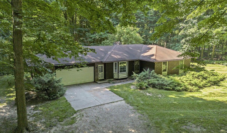 12382 92nd St SE, Alto, MI 49302 - 3 Beds, 2 Bath
