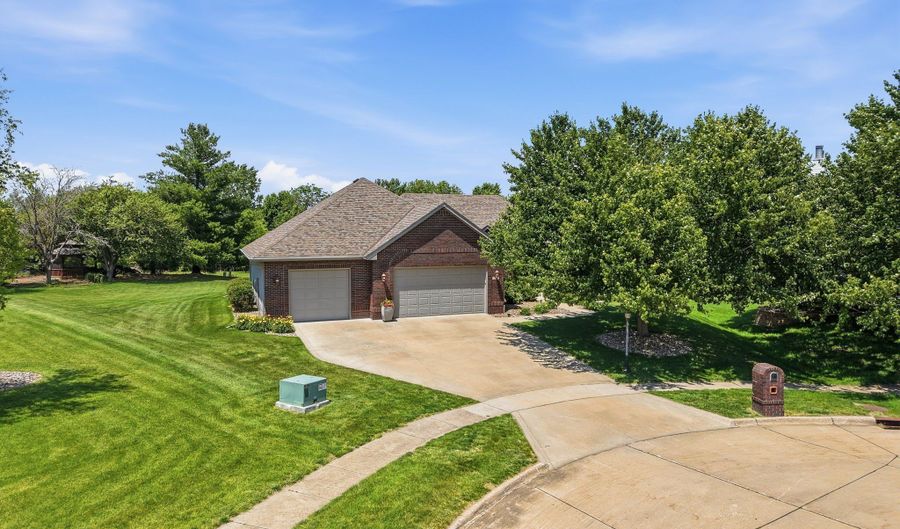 1026 NE Aspen Cir, Ankeny, IA 50021 - 4 Beds, 3 Bath