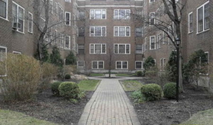 208 S MAPLE Ave 24, Oak Park, IL 60302 - 3 Beds, 3 Bath