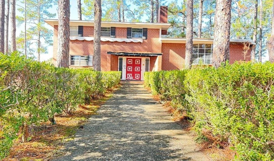 1407 S CLEVELAND St, Albany, GA 31701 - 4 Beds, 3 Bath