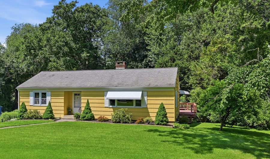 30 Maple Row, Bethel, CT 06801 - 3 Beds, 1 Bath
