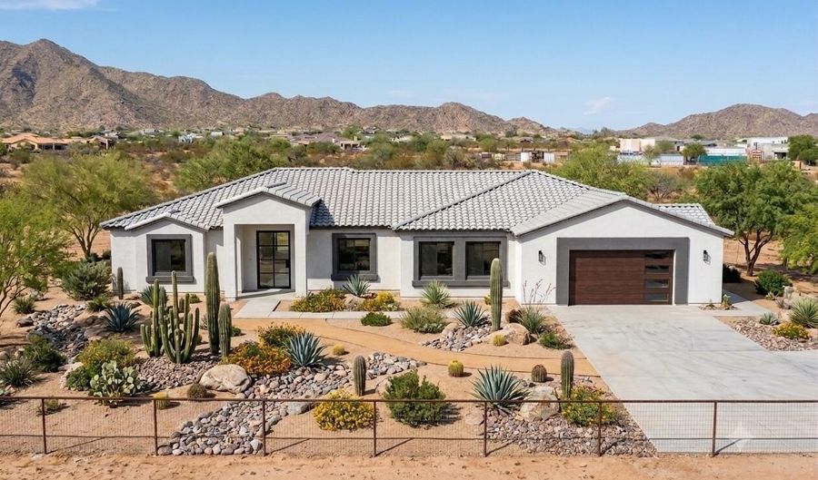 8233 N Nicole Rd, Casa Grande, AZ 85194 - 5 Beds, 5 Bath